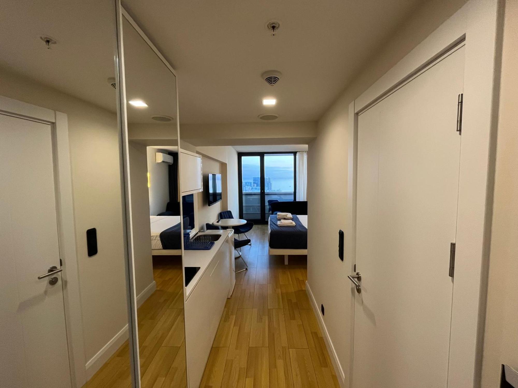 Orbi City Sun Tower 43 Floor Batumi Eksteriør billede