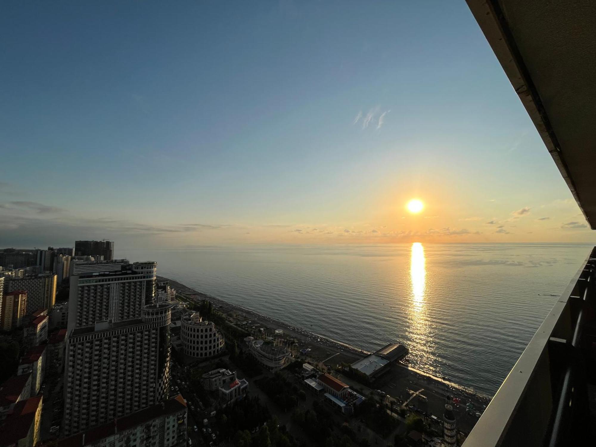 Orbi City Sun Tower 43 Floor Batumi Eksteriør billede